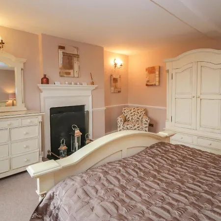 Old Book Shop Holiday home *