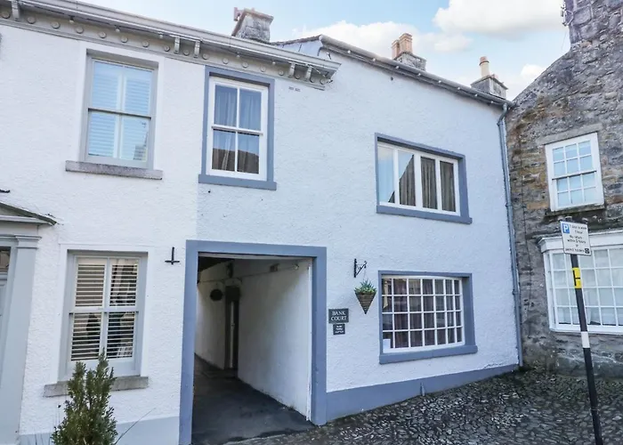 Old Book Shop بيت للعطل