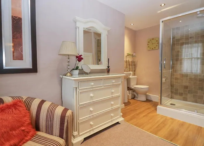 بيت للعطل Old Book Shop