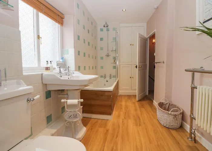 بيت للعطل Old Book Shop