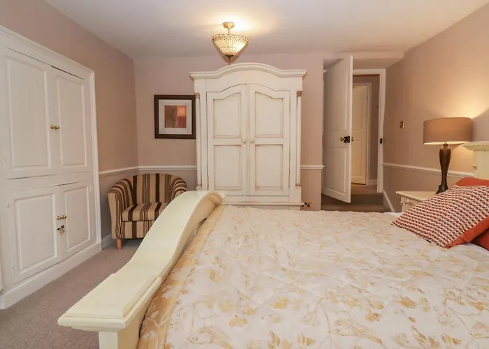 Old Book Shop * غْرانج أوفار ساندس