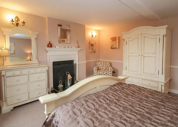 Old Book Shop بيت للعطل *