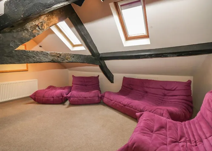 Old Book Shop بيت للعطل *