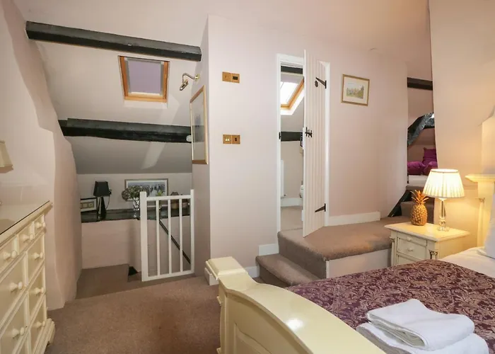 Old Book Shop بيت للعطل